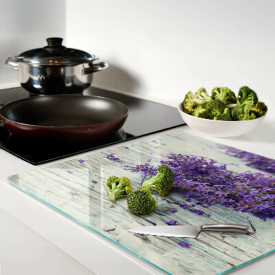 Tábua para cozinha Lavanda em um fundo de madeira