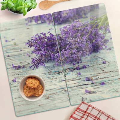 Tábua para cozinha Lavanda em um fundo de madeira