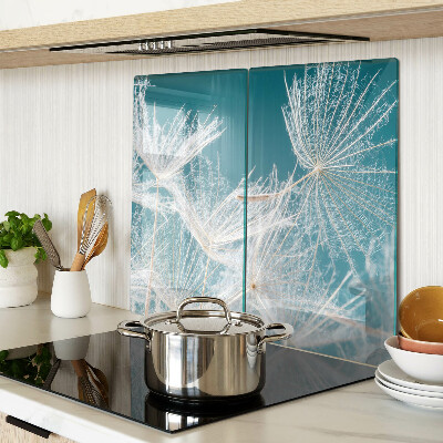 Tábua para corte Dente-de-leão em um fundo azul