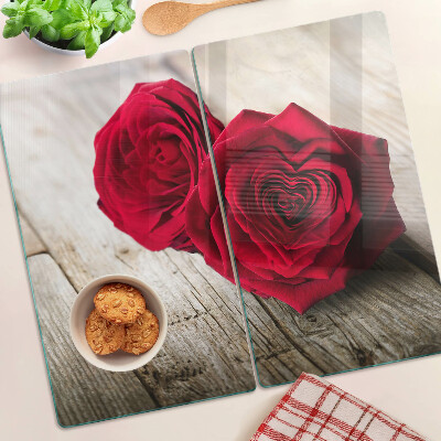 Tábua para corte Rosas vermelhas em um fundo de madeira