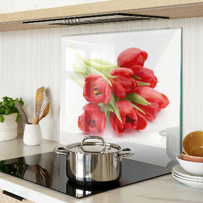 Tábua para corte Tulipas vermelhas em um fundo branco