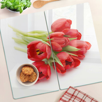 Tábua para corte Tulipas vermelhas em um fundo branco