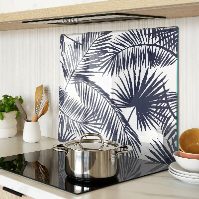 Tábua para corte Folhas de palmeira em um fundo branco