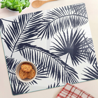 Tábua para corte Folhas de palmeira em um fundo branco