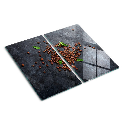 Tábua para corte Grãos de café em um fundo de pedra