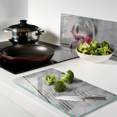 Tábua para cozinha Café e macarons em um fundo de madeira