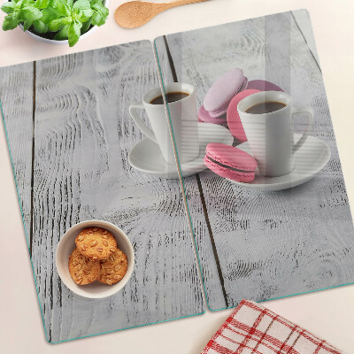 Tábua para cozinha Café e macarons em um fundo de madeira
