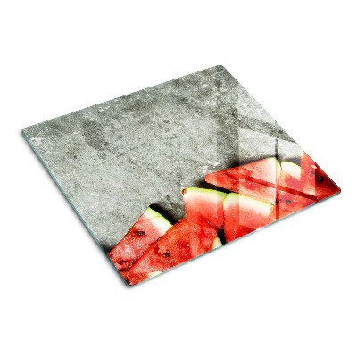 Tábua para corte Fatias de melancia em um fundo cinza