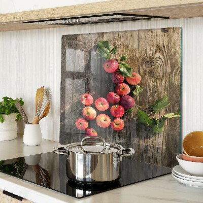 Tábua para corte Maçãs em um fundo de madeira