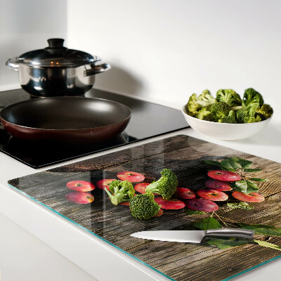 Tábua para corte Maçãs em um fundo de madeira