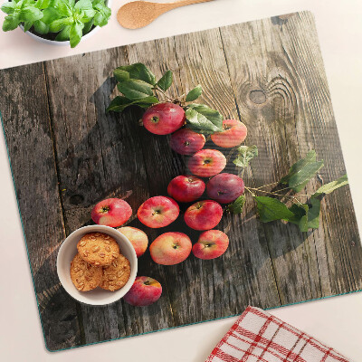 Tábua para corte Maçãs em um fundo de madeira