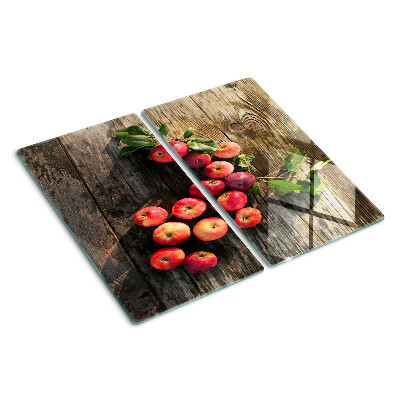 Tábua para corte Maçãs em um fundo de madeira