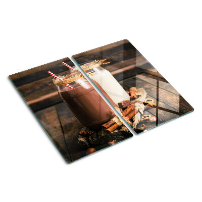 Tábua para corte Potes de bebidas em um fundo de madeira