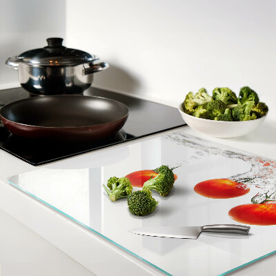 Tábua para corte Tomates na água