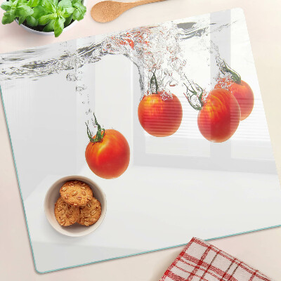 Tábua para corte Tomates na água