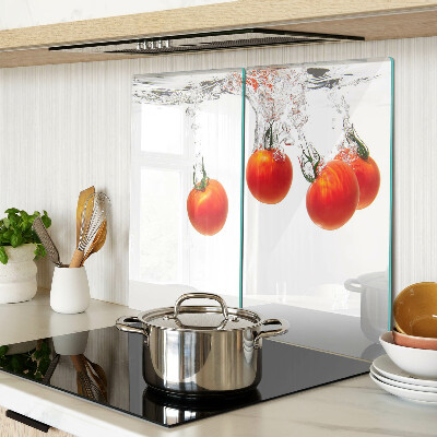 Tábua para corte Tomates na água