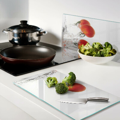 Tábua para corte Tomates na água