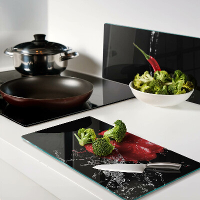 Tábua para corte Pimenta vermelha na água