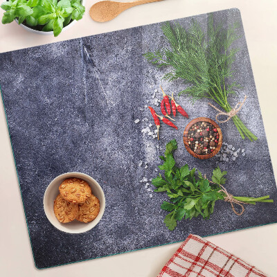 Tábua para corte Ervas e especiarias em um fundo de pedra