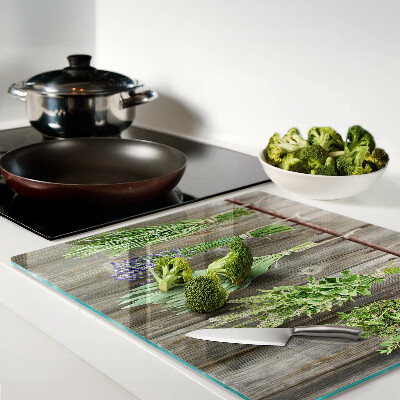 Tábua para cozinha Ervas em um fundo de madeira