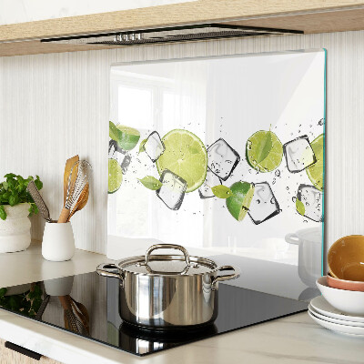 Tábua para corte Limões com gelo na água