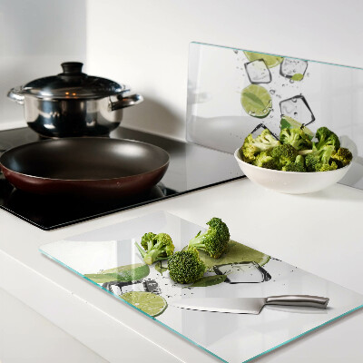 Tábua para corte Limões com gelo na água