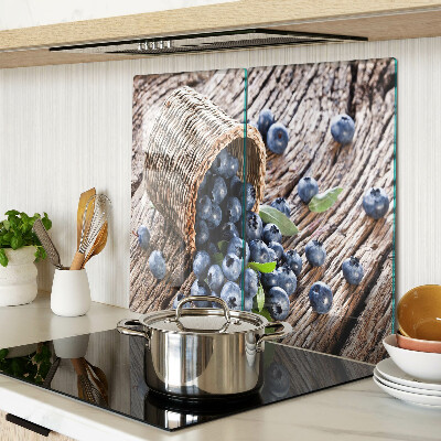 Tábua para corte Frutas vermelhas em uma cesta