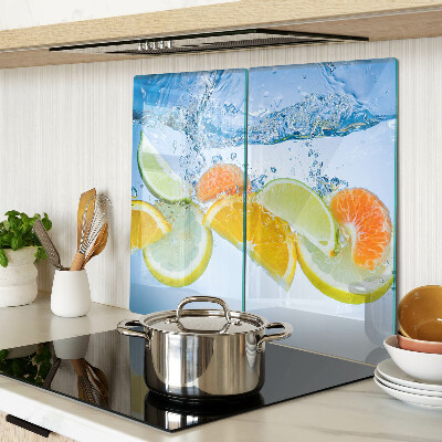 Tábua para corte Frutas cítricas em água