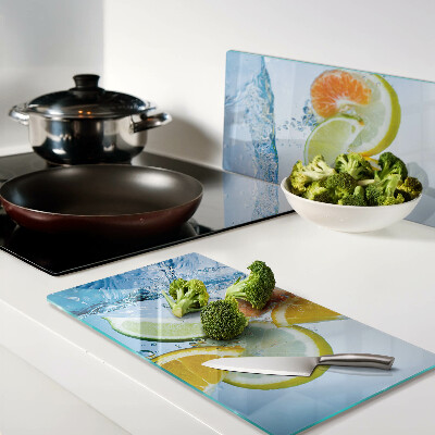 Tábua para corte Frutas cítricas em água