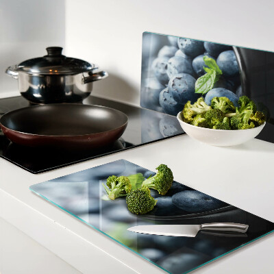 Tábua para corte Frutas vermelhas em uma tigela