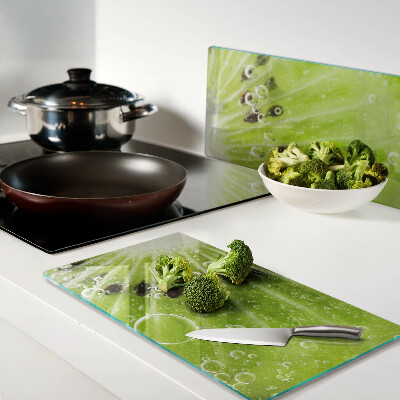 Tábua para corte Kiwi com gotas de água