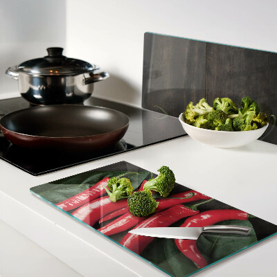 Tábua para cozinha Pimentas em um fundo de madeira