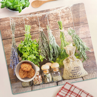 Tábua para corte Ervas e especiarias em um fundo de madeira