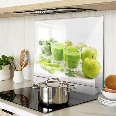 Tábua para corte Smoothie verde com ingredientes frescos