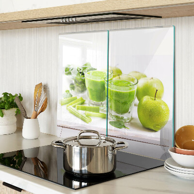 Tábua para corte Smoothie verde com ingredientes frescos