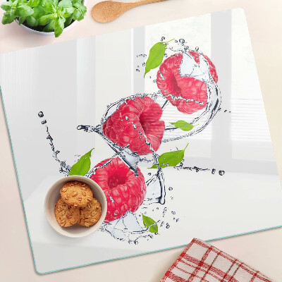 Tábua para corte Framboesas em água com folhas