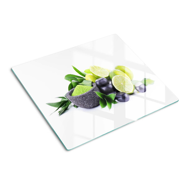 Tábua para corte Limões e uvas em um fundo verde