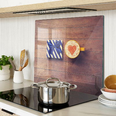 Tábua para cozinha Um presente com um coração em uma xícara