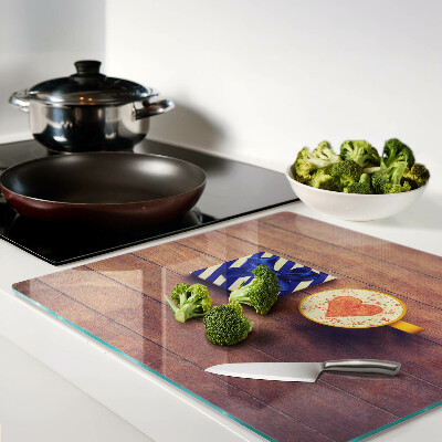 Tábua para cozinha Um presente com um coração em uma xícara