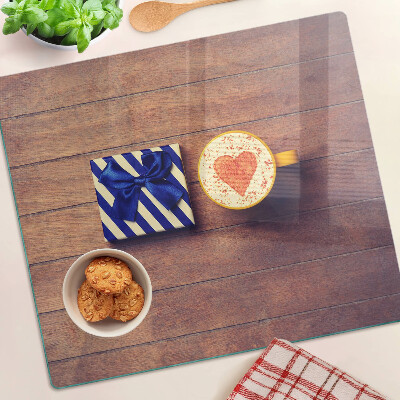 Tábua para cozinha Um presente com um coração em uma xícara