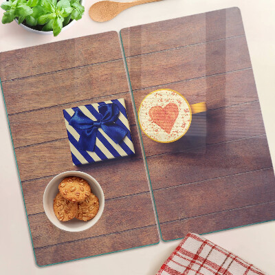 Tábua para cozinha Um presente com um coração em uma xícara