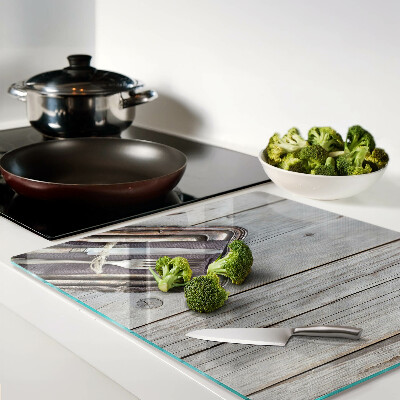 Tábua para corte Talheres rústicos sobre fundo de madeira