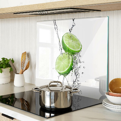 Tábua para corte Limões na água