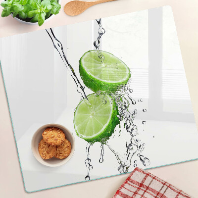 Tábua para corte Limões na água