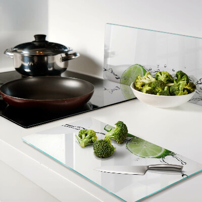 Tábua para corte Limões na água