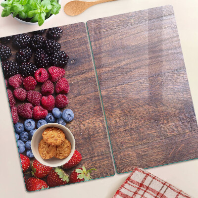 Tábua para cozinha Frutas da floresta em um fundo de madeira