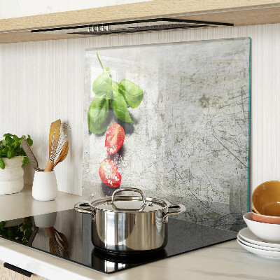 Tábua para corte Tomates com manjericão e sal