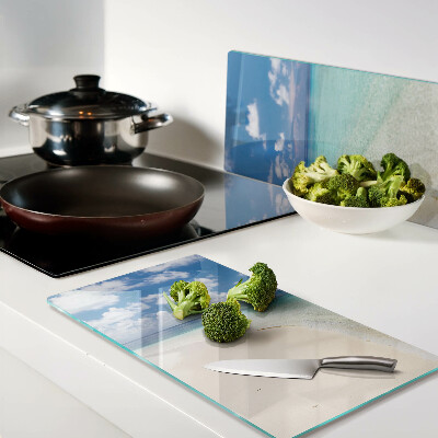 Tábua para corte Praia com céu azul