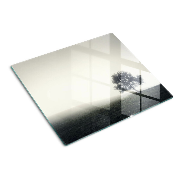 Tábua para cozinha Uma árvore em uma paisagem enevoada