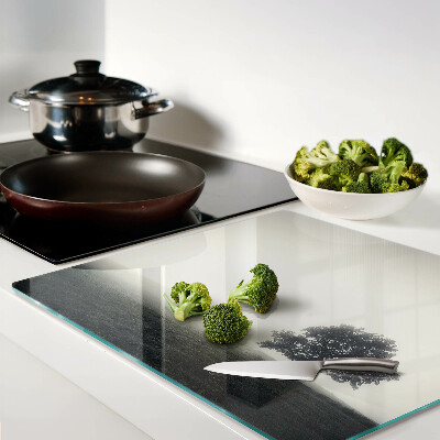 Tábua para cozinha Uma árvore em uma paisagem enevoada